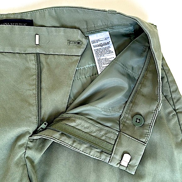 Banana Republic 5" Olive Green Shorts! - Picture 3 of 5